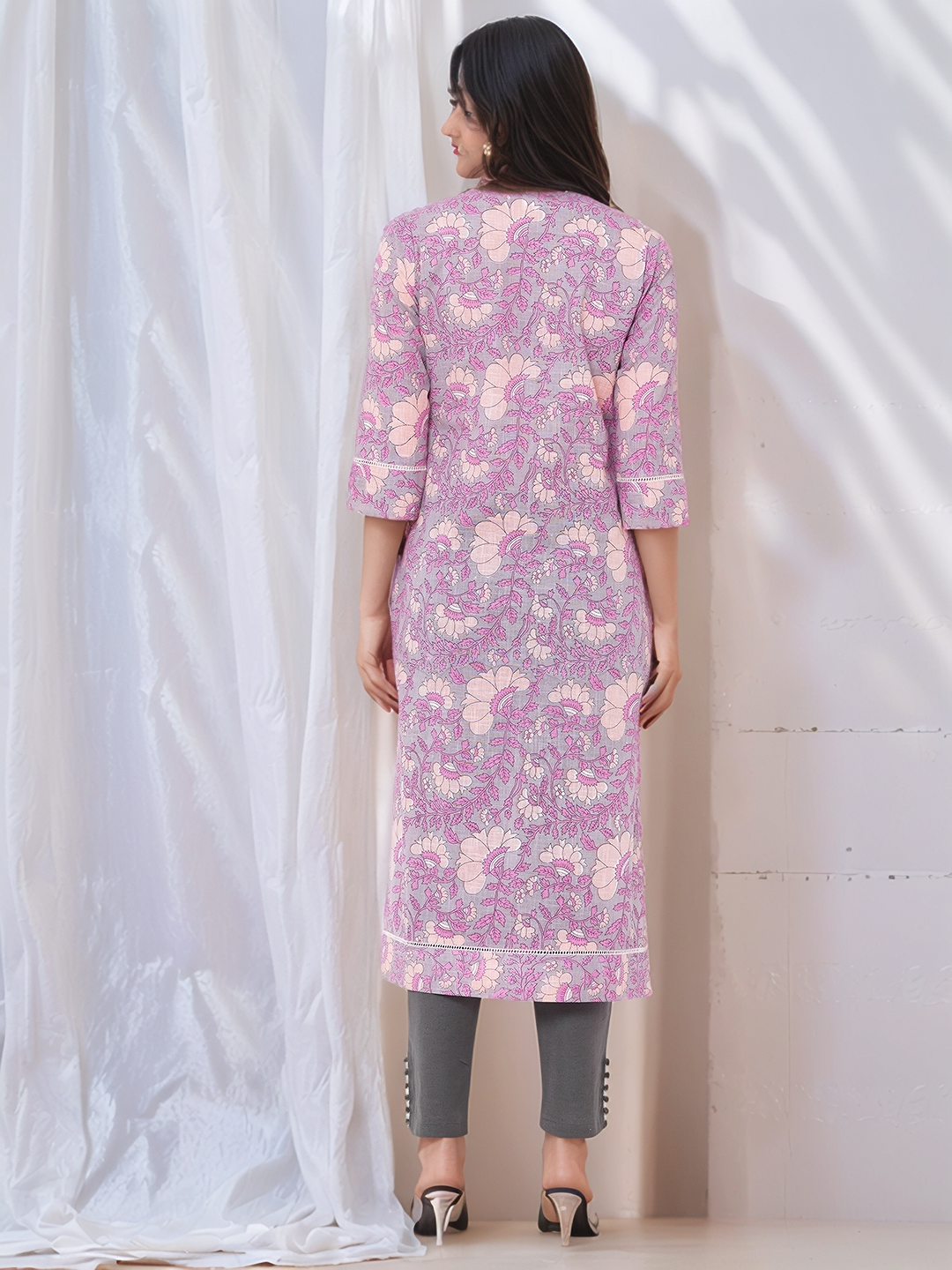 Grey & Pink Floral Printed Straight Kurta